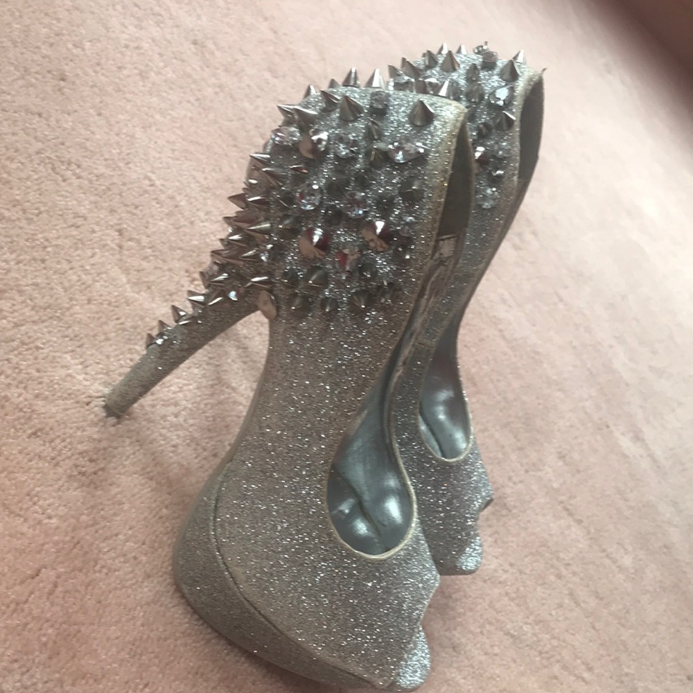 Heels - Picture 2 of 4